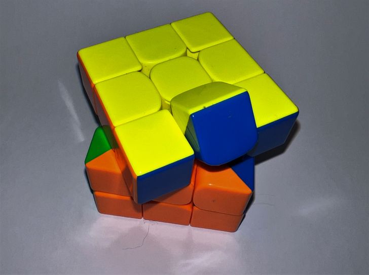 How to Fix a Popped Rubik's Cube: 8 Steps (with Pictures)
